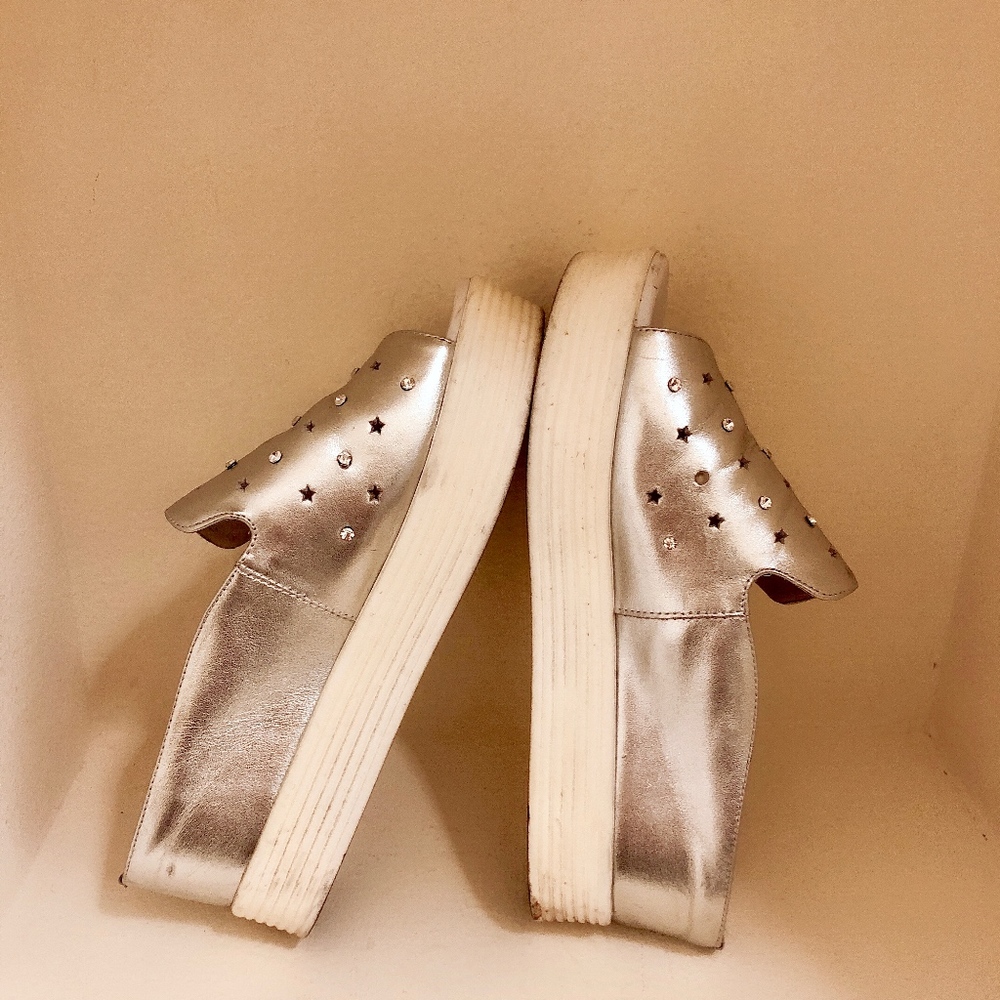 sandals - Picture 2 of 2